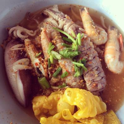 ก๋วยเตี๋ยวซีฟู้ดจัดหนัก ที่ ร้านอาหาร บ้านก๋วยเตี๋ยวซีฟู๊ด by ป้าทิ้ง