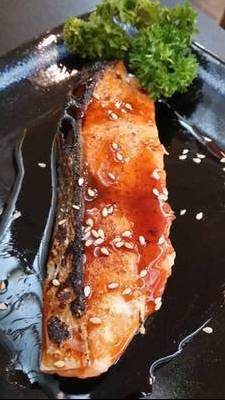 แซลมอนย่างซีอิ้ว ที่ ร้านอาหาร Neta Sushi แซลมอนย่างซีอิ้ว ที่ ร้านอาหาร Neta Sushi