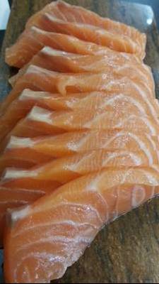 แซลมอนซาซิมิ ที่ ร้านอาหาร Neta Sushi