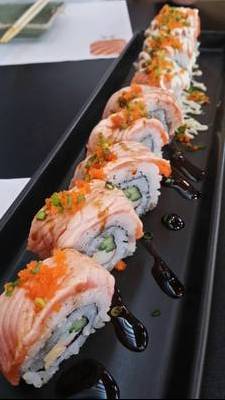 แซลมอนโรล & อาบุริ ที่ ร้านอาหาร Neta Sushi
