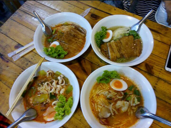 ร้านอาหาร ต้มยำไข่กระฉูด ตลาดรถไฟ