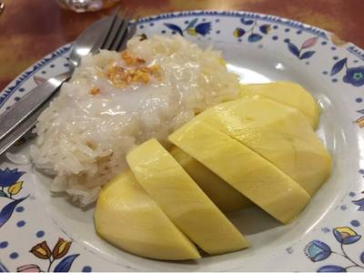ข้าวเหนียวมะม่วง ที่ ร้านอาหาร ยกเข่ง