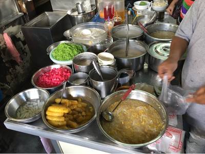 ของหวาน ที่ ร้านอาหาร ยกเข่ง