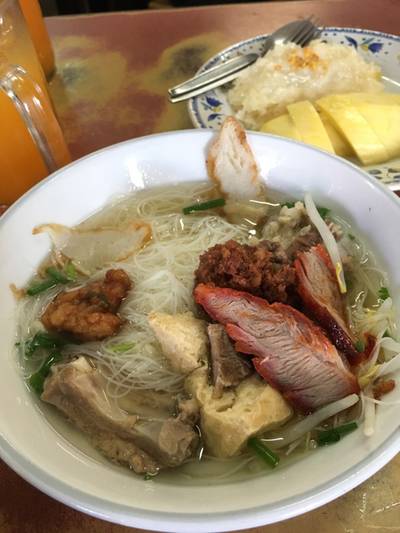 โล่งโต้ง ที่ ร้านอาหาร ยกเข่ง