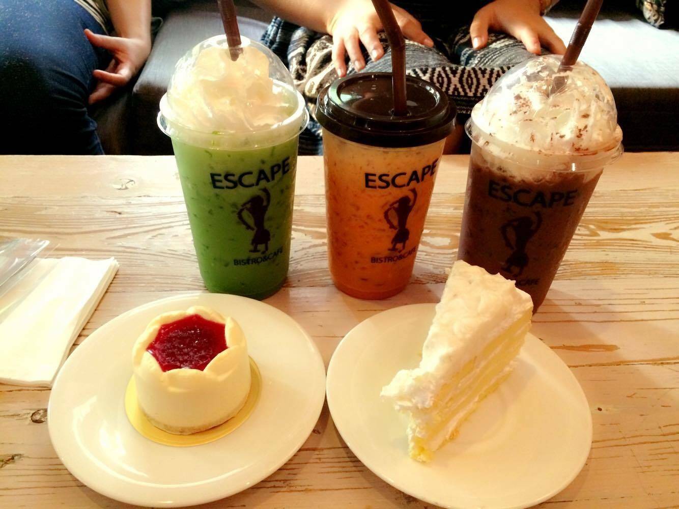 อากาศแบบนี้ หาอะไรเย็นๆหวานๆ มาคลายร้อนกันหน่อยมั้ยคะ ^^ ที่ ร้านอาหาร Escape