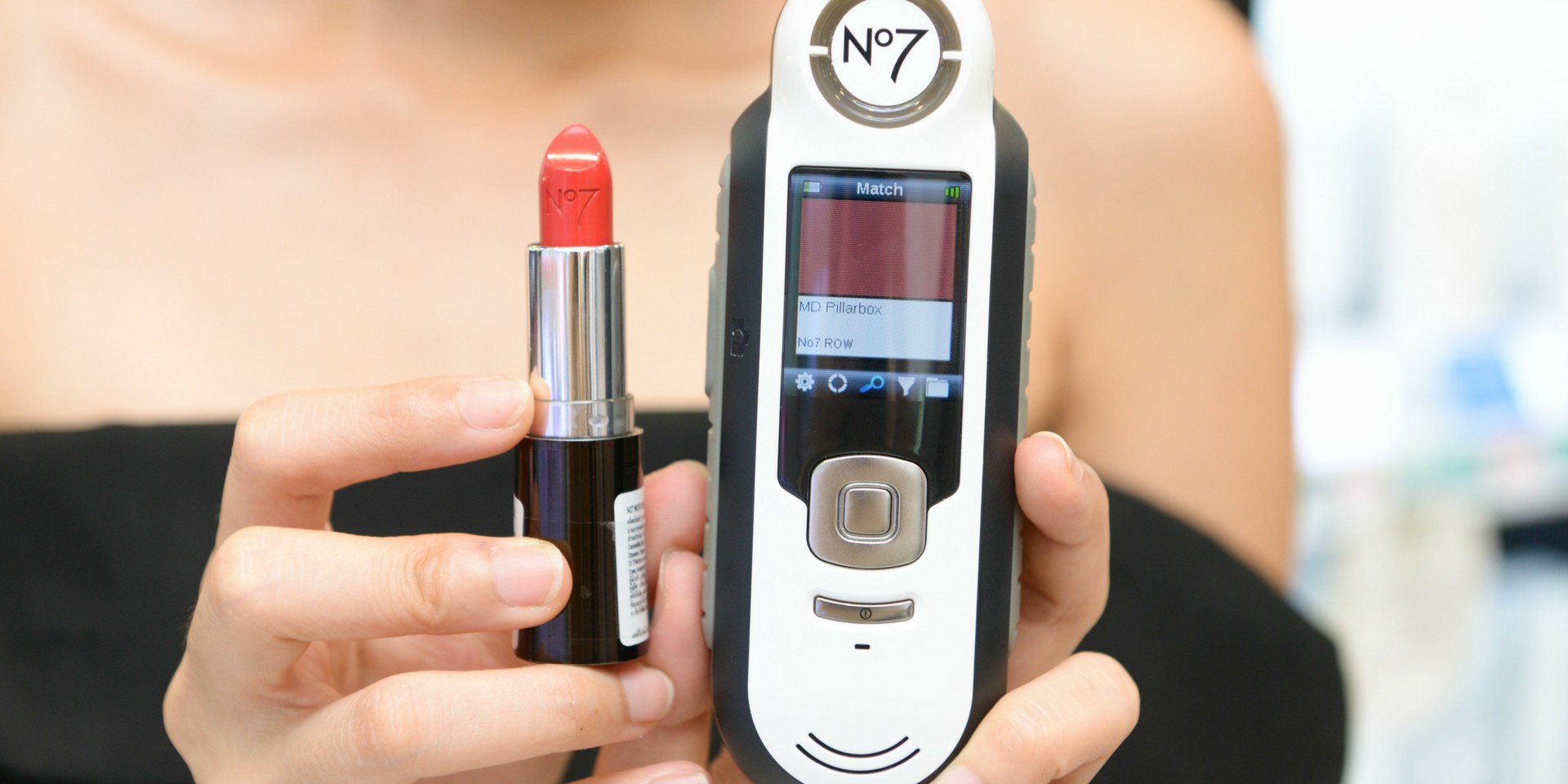 เปิดตัวเครื่องเช็คสีลิปจาก No7 ที่เช็คได้ว่าลิปสติกสีไหนเหมาะกับคุณ!