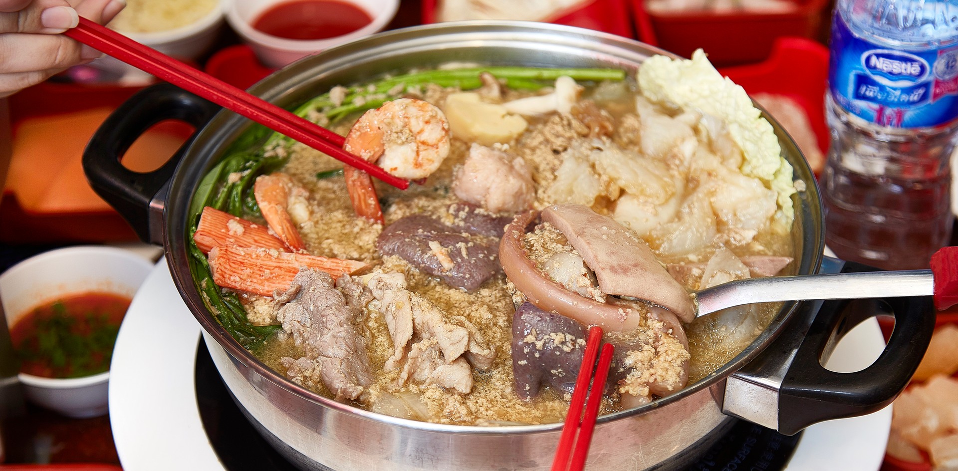 เนสท์เล่ เพียวไลฟ์ ชวนมาชิมสุกี้เจ้าแรกของไทยที่ เอี้ยวฮั้ว สุกี้โบราณ