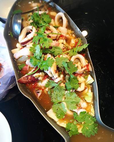 ร้านอาหาร ใบไม้ร่าเริง สุขุมวิท