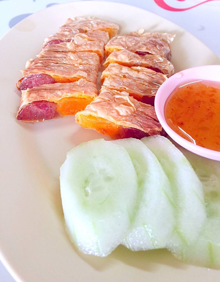 ไส้กรอกเซี่ยงไฮ้ ที่ ร้านอาหาร โอชาวัฒนา