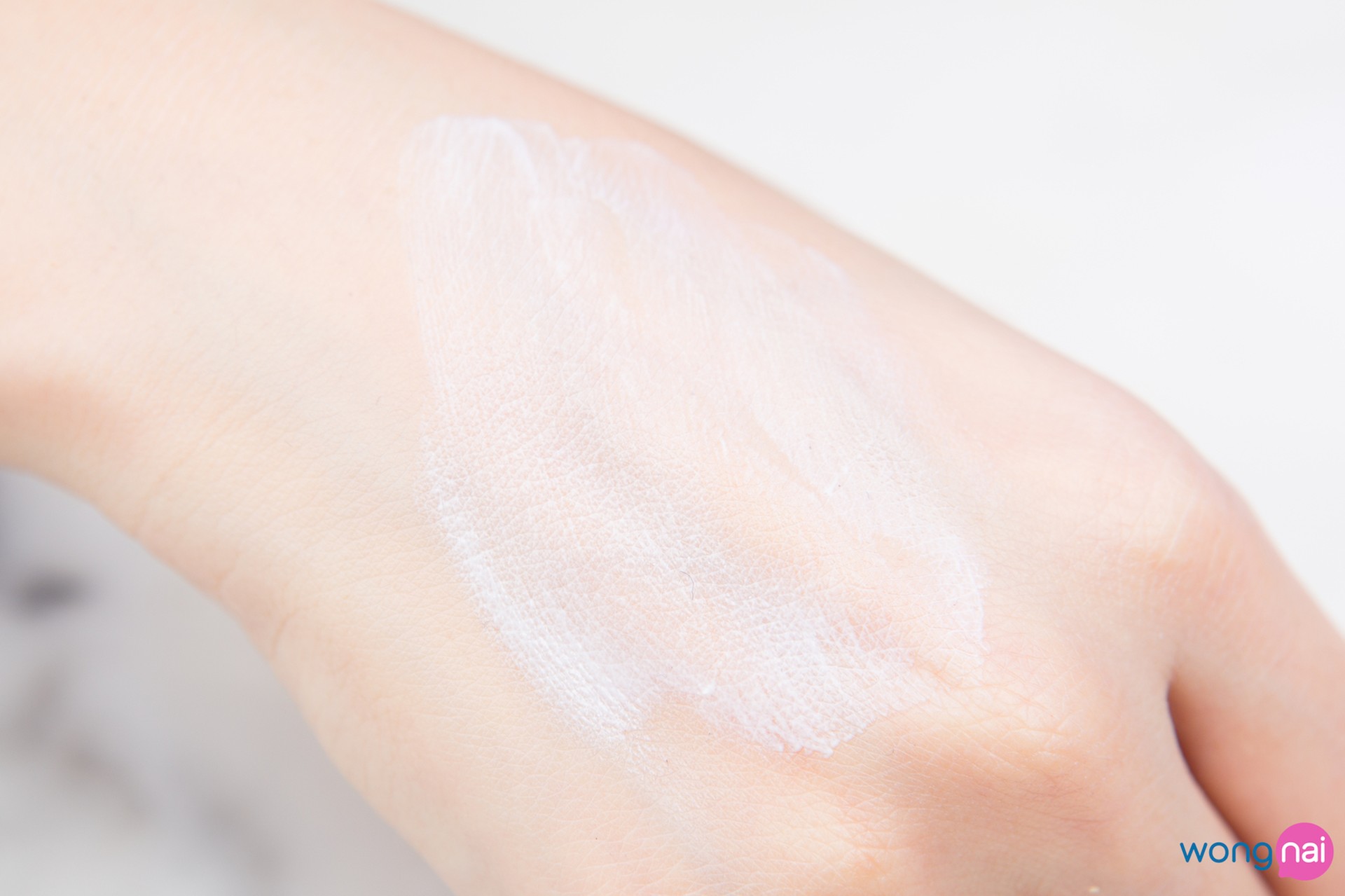 4 ครีมกันแดดที่ใช้แล้วต้องซื้อต่อ! ไม่สิว ไม่มัน รูขุมขนไม่กว้าง