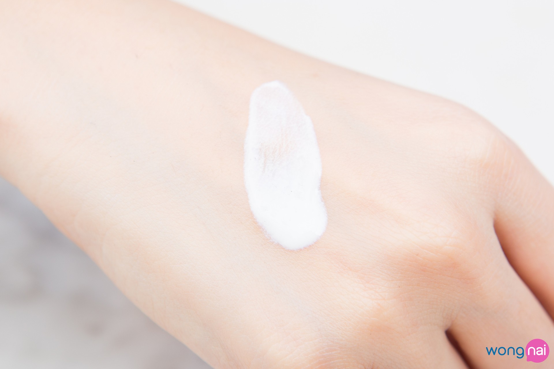 4 ครีมกันแดดที่ใช้แล้วต้องซื้อต่อ! ไม่สิว ไม่มัน รูขุมขนไม่กว้าง