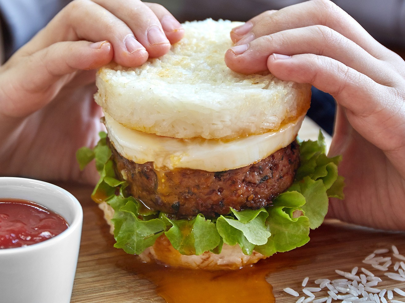 เบอร์เกอร์ข้าวกะเพราหมูไข่ดาว