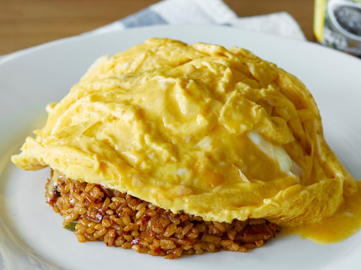 ข้าวผัดน้ำพริกเผาไข่ลาวา