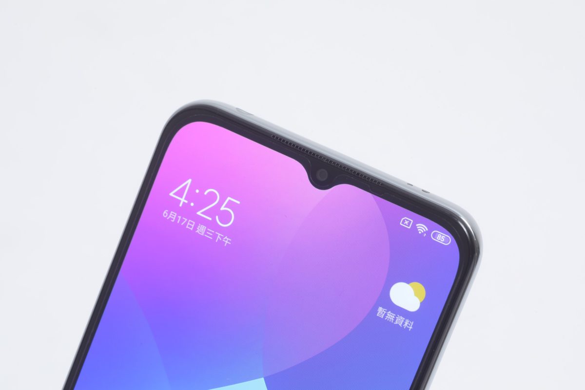 水滴內藏 16MP 前置鏡頭。