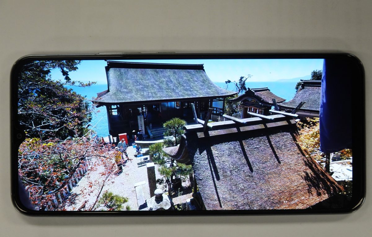 6.57吋 AMOLED 屏幕質素中等