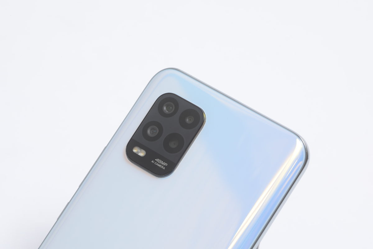 「四筒」設計的四鏡頭為 48MP主鏡、 120度的 8MP 超廣角鏡、2MP 微距鏡及 2MP 景深鏡頭組合。