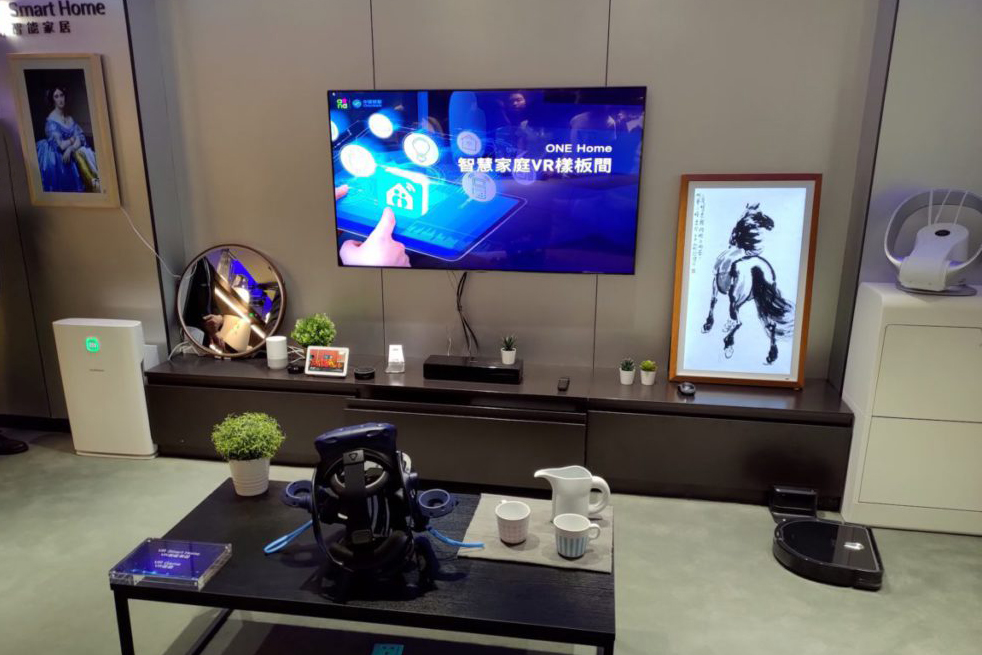 由於現時的 VR 裝置體積不大,所以放在家中亦適合。