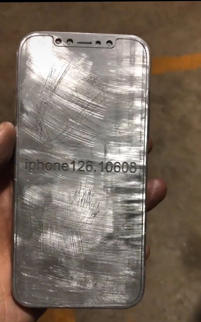 iPhone 12 似乎採用無邊框設計。