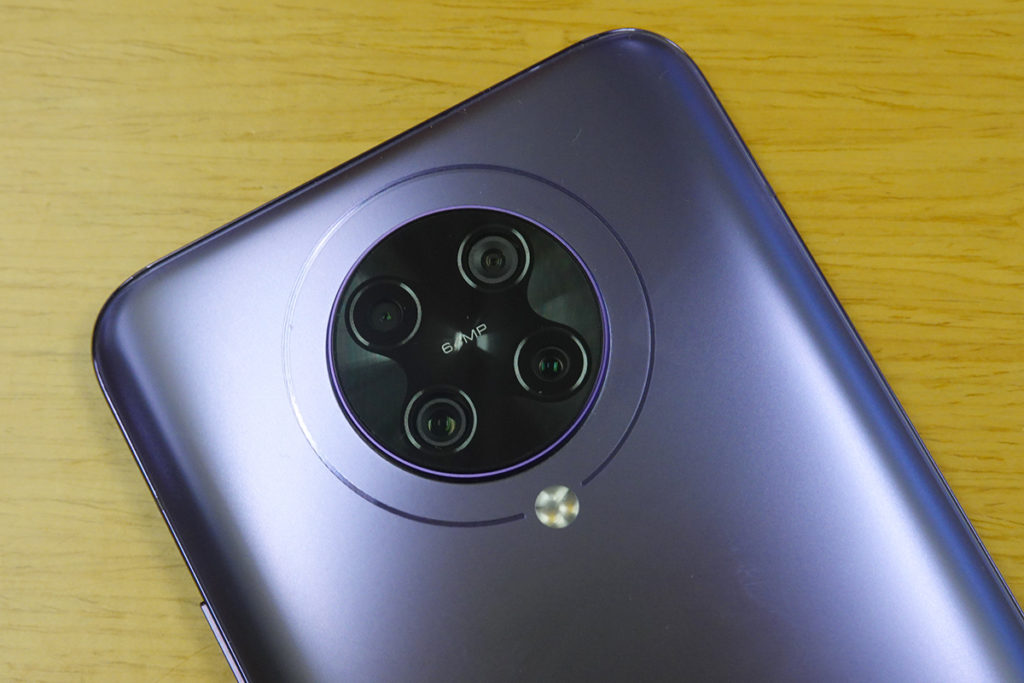 四鏡頭由 64MP 主鏡、13MP 123 度超廣角鏡、2MP 景深鏡頭及 5MP 微距鏡頭所組成。