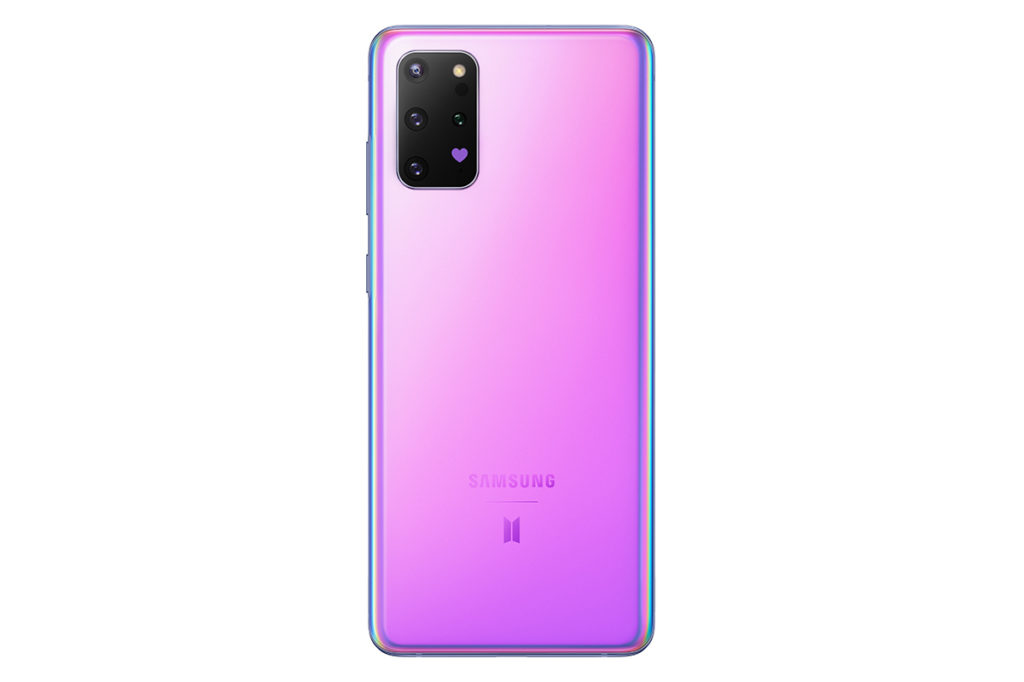 Galaxy S20+ 5G BTS Edition 採用紫色玻璃和金屬機身設計,機背相機位置亦加上紫色愛心圖案。