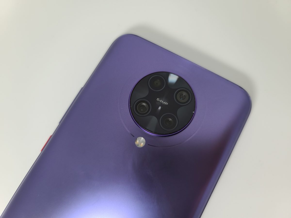Pocophone二代F2 Pro 5G配備了四鏡頭的主鏡頭模組,支援最大8K影片拍攝。