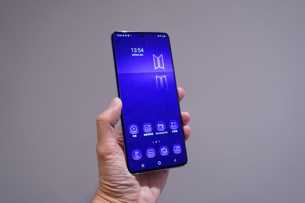 機內已預載 BTS 的專屬佈景主題。