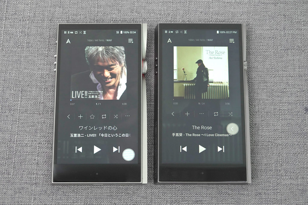 從正面看,兩機的大細、屏幕等分別不大,但 SE200(左)的音量旋鈕露出明顯是較大範圍。