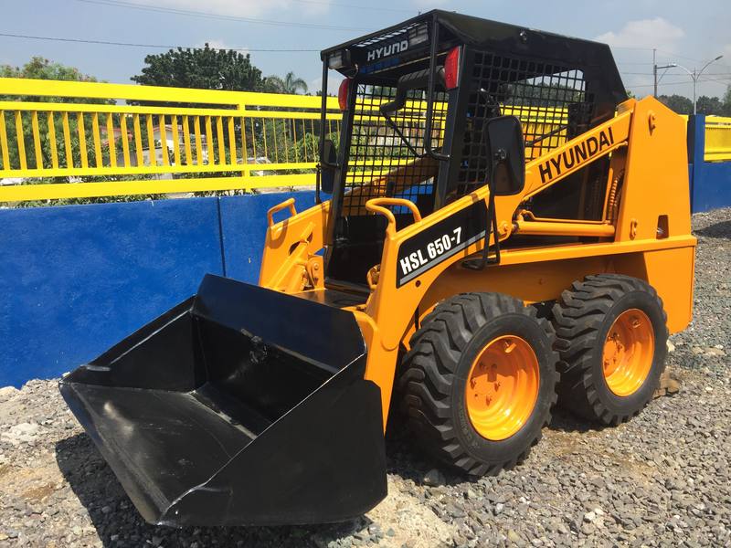 Hyundai Skid Loader HSL600S Model .33cbm capacity for Sale! PostAds.ph