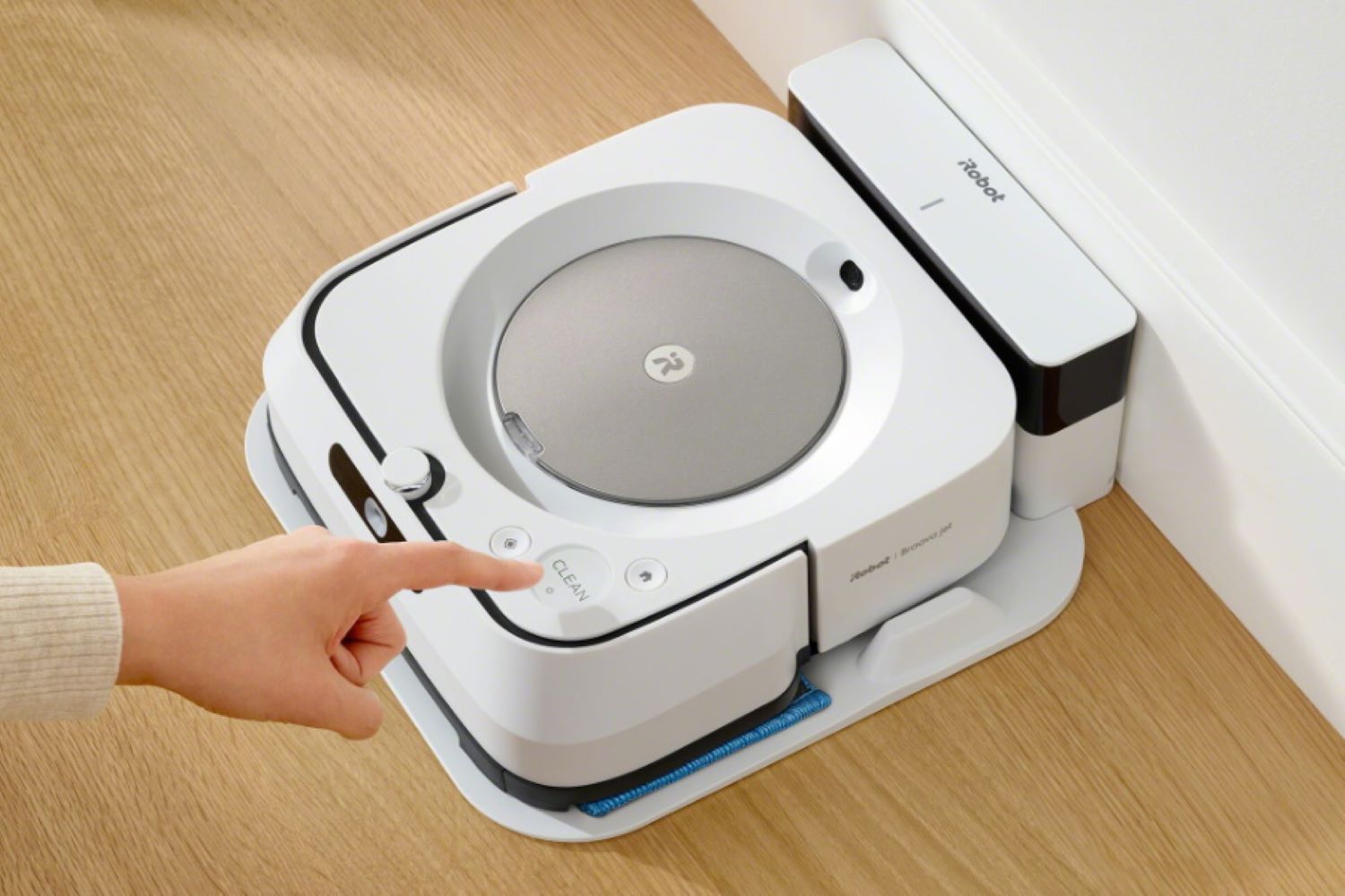 IROBOT ROBOTIC VACUUM CLEANER BRAAVA JET M6