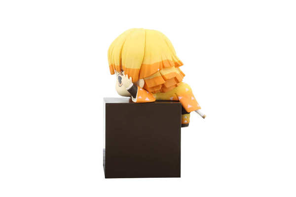 Demon_slayer_hikkake_figure_zenitsu_1584545137