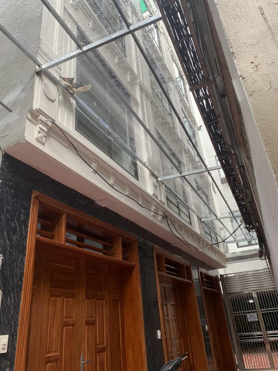 Bán nhà xây mới Phố Xuân Thuỷ, 32m 5 tầng, Gần Phố, 4.3 tỷ. 0923069666