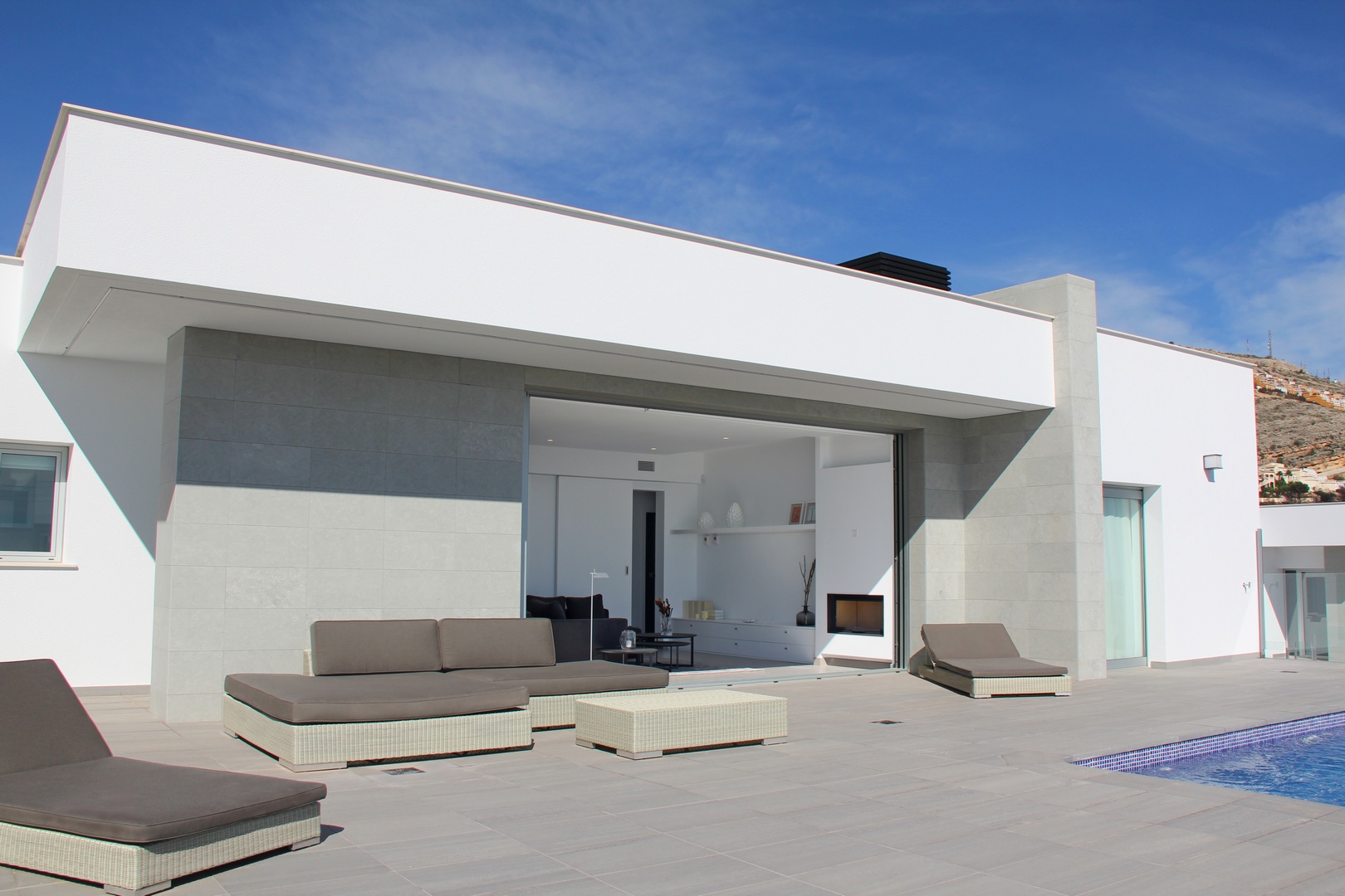 3 bedroom villa For Sale in Cumbre Del Sol - photograph 1