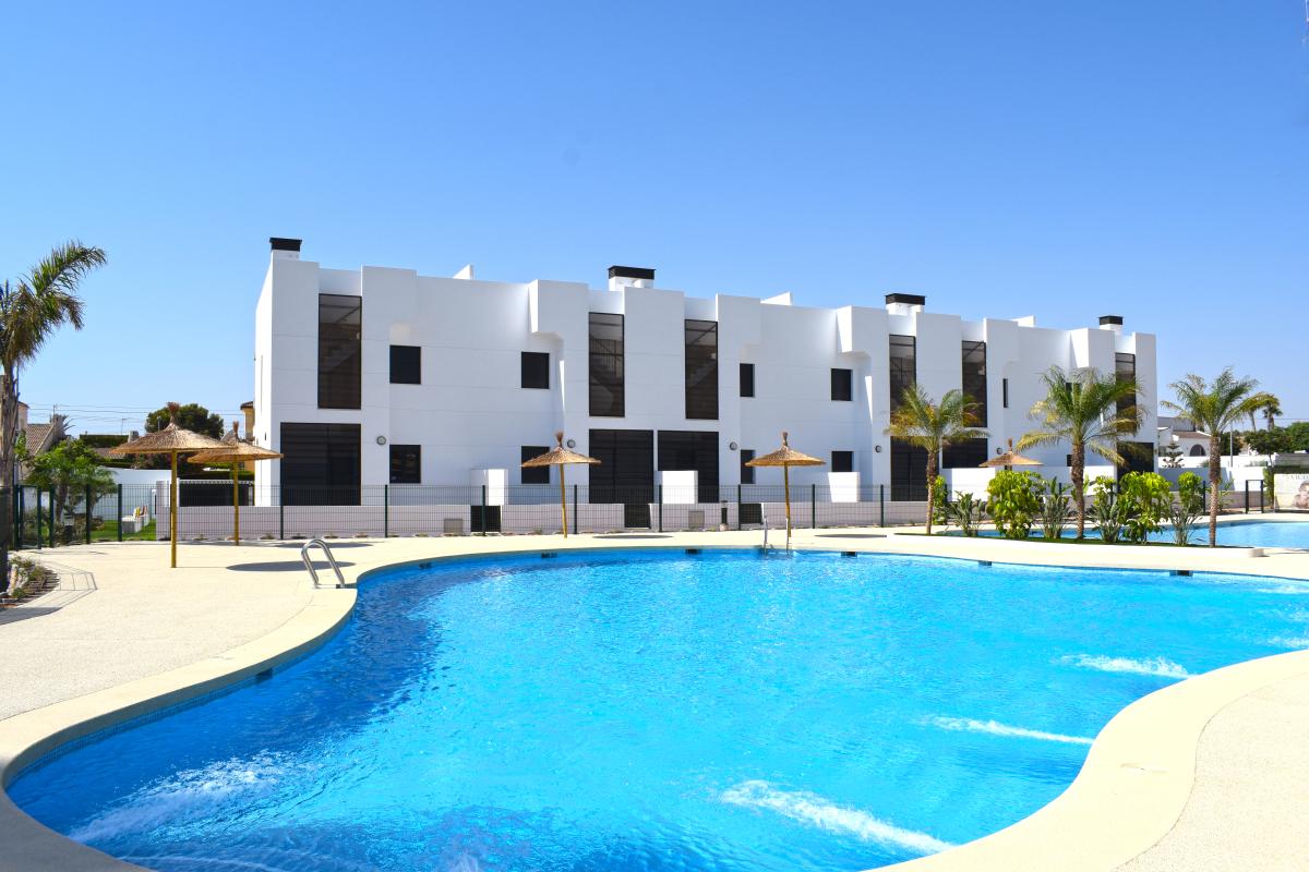 3 bedroom apartment For Sale in Mil Palmeras - Main Image