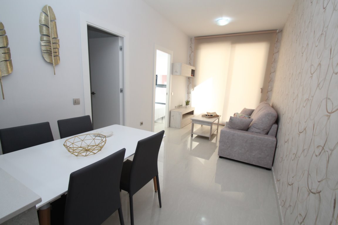 1 bedroom apartment For Sale in Torrevieja - photograph 2