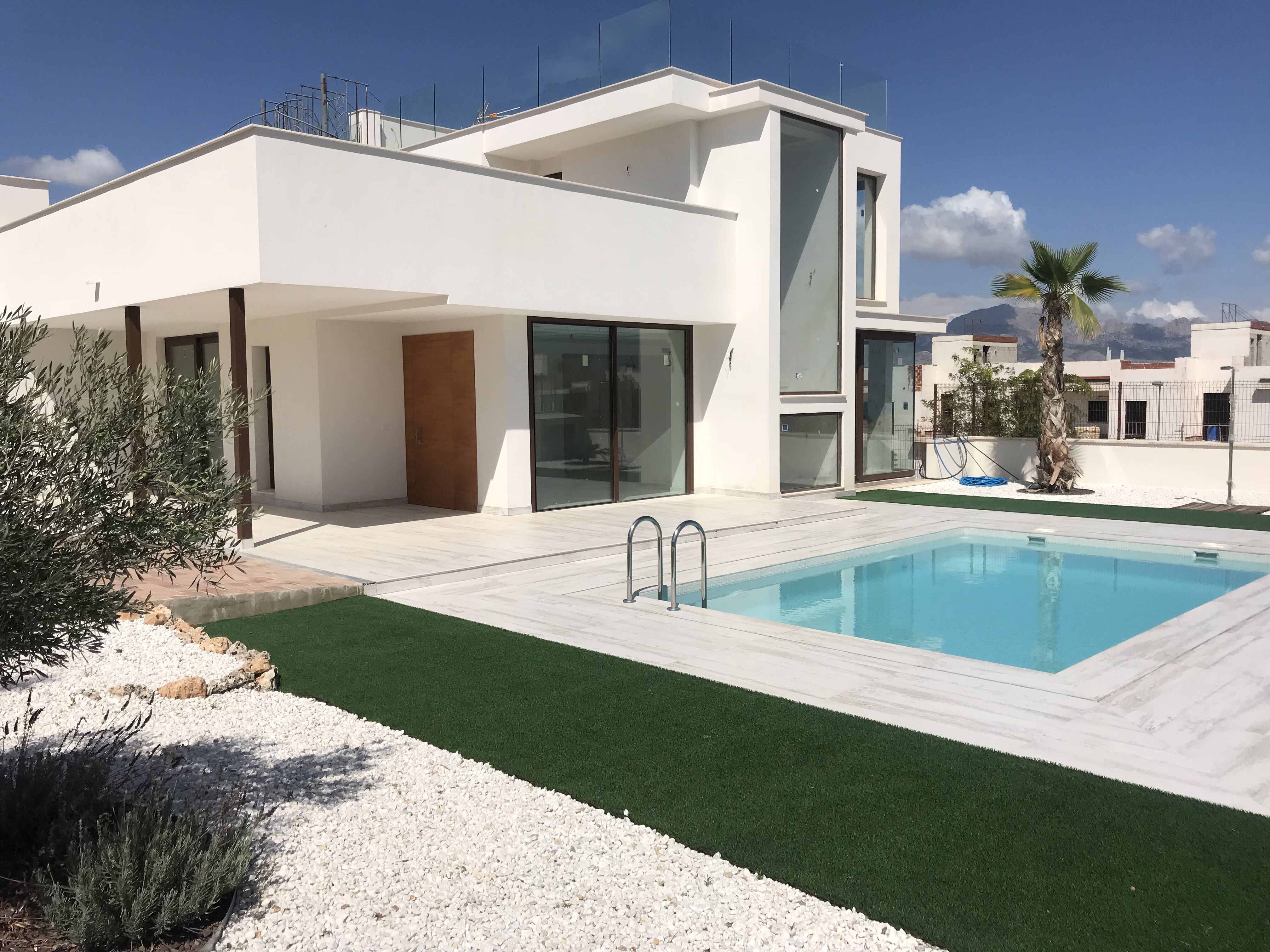 4 bedroom villa For Sale in Polop - Main Image