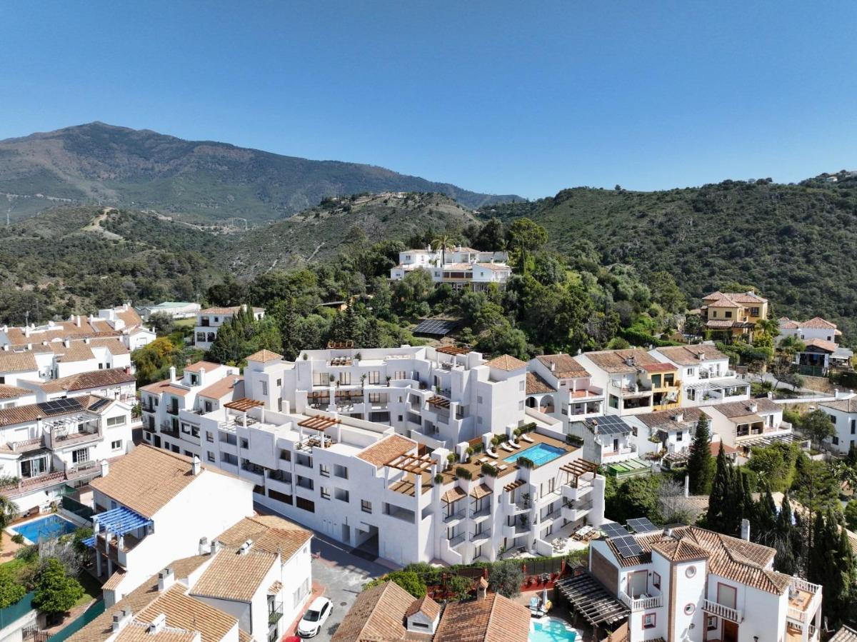 2 Bedrooms Apartment for sale in Benahavis