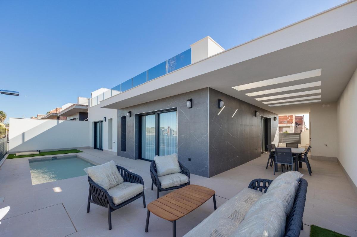 3 Bedrooms Villa for sale in Torrevieja