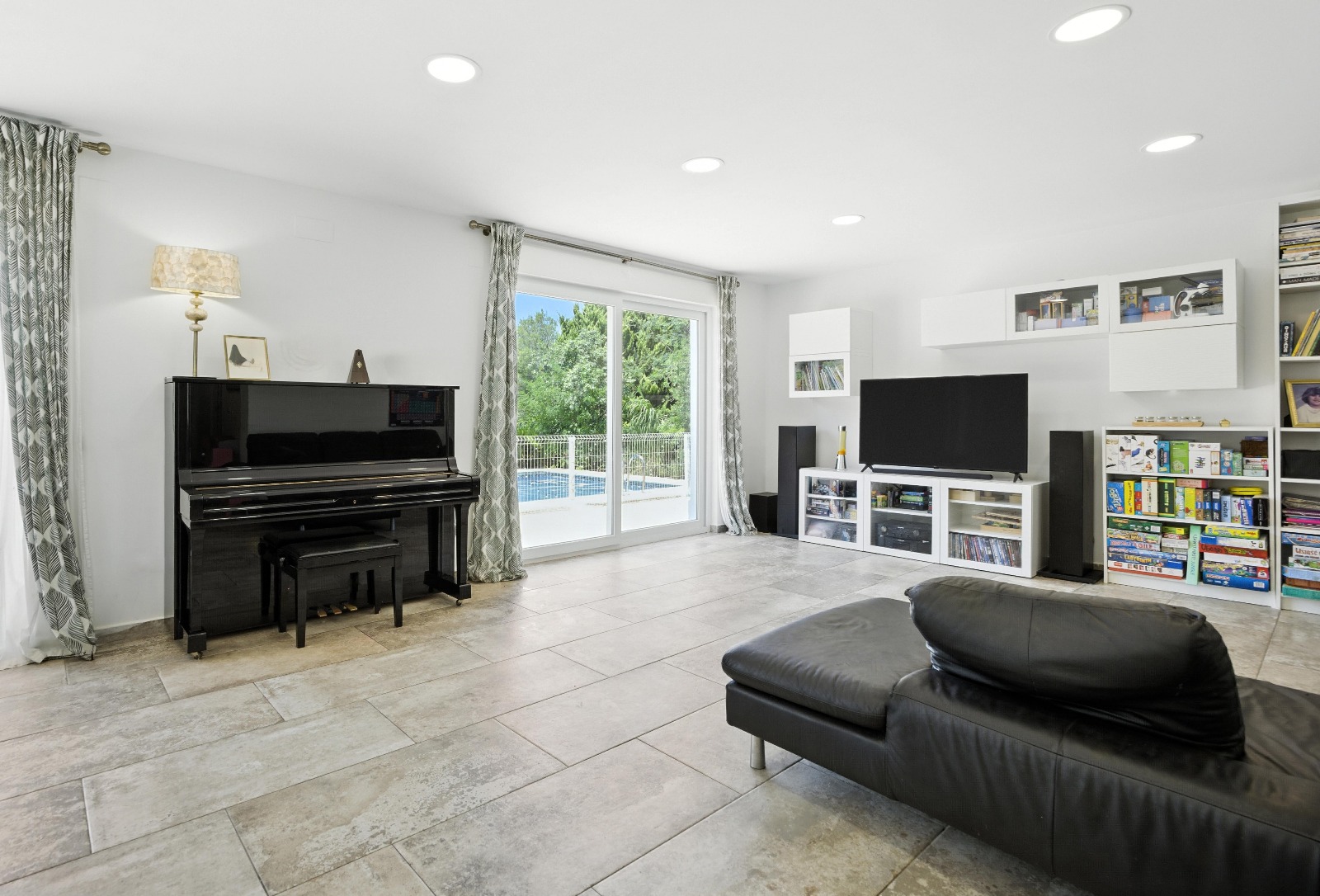 Property Image 3 Property Image 3