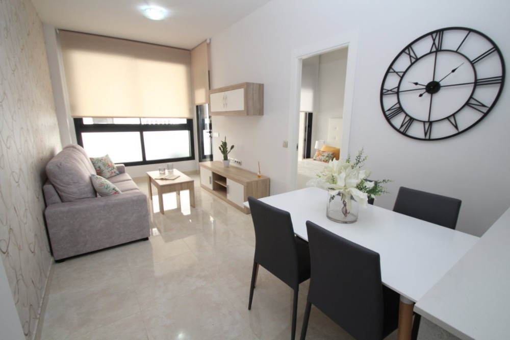 2 bedroom apartment For Sale in Torrevieja - photograph 1