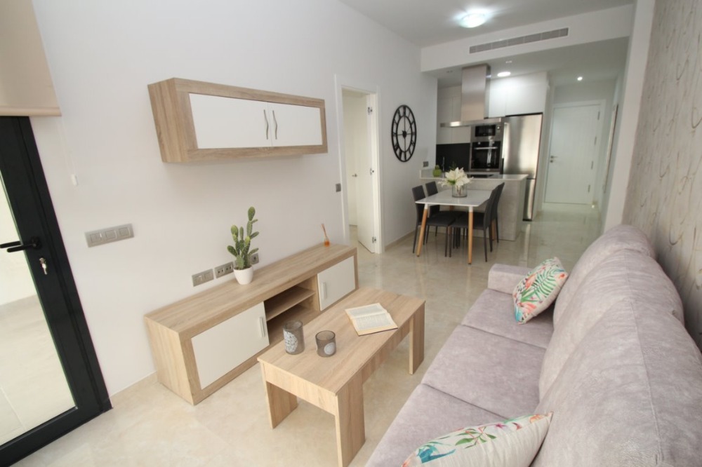 2 bedroom apartment For Sale in Torrevieja - photograph 2
