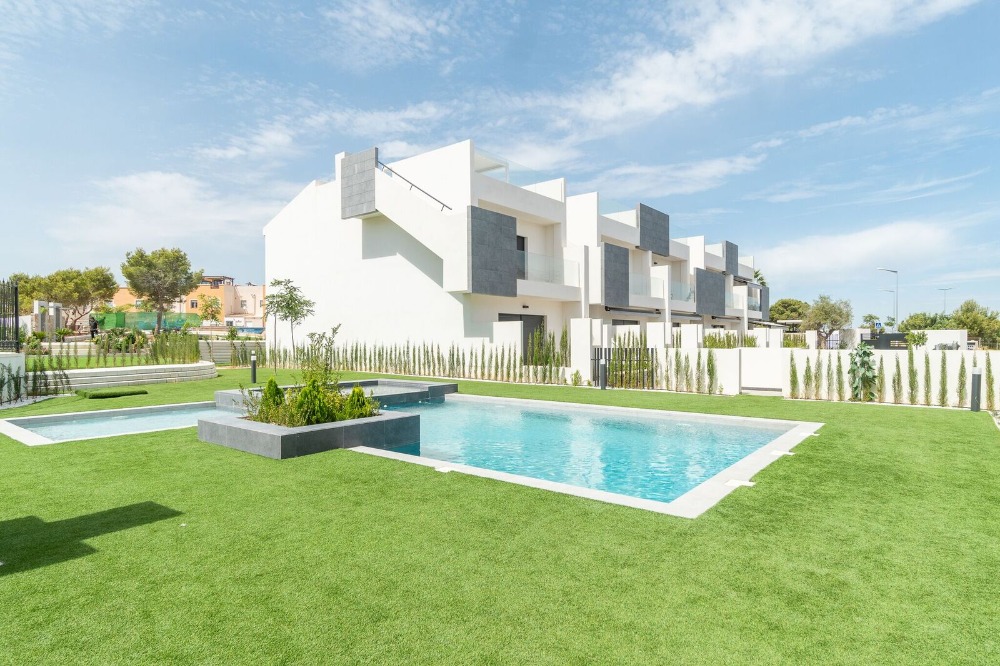 3 bedroom apartment For Sale in Torrevieja - Main Image