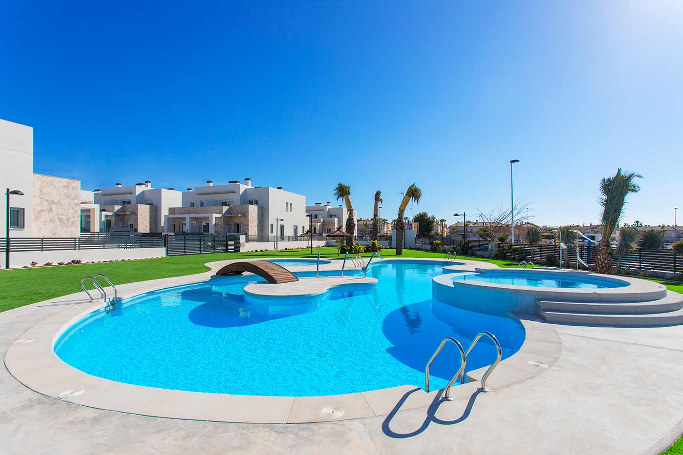 2 bedroom apartment For Sale in Torrevieja - Main Image