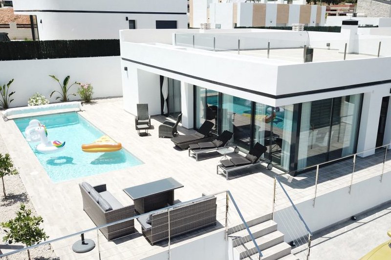 4 bedroom villa For Sale in Polop - Main Image