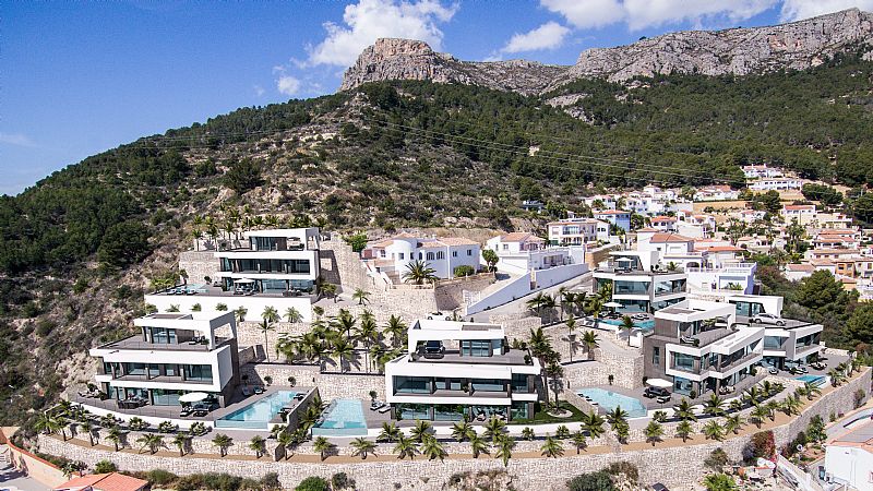 5 bedroom villa For Sale in Calpe - photograph 4
