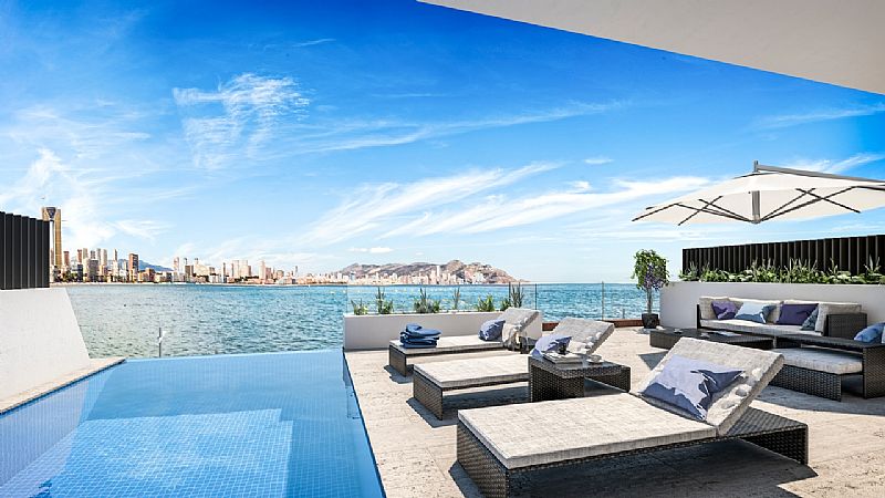 Venta. Villa en Benidorm