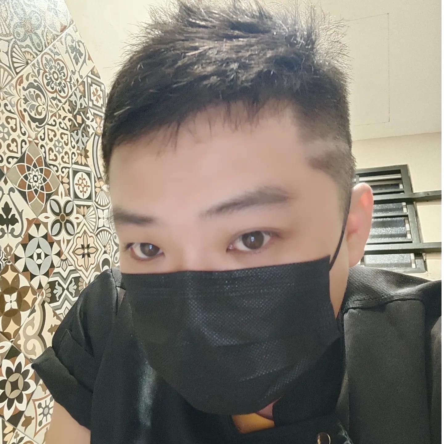 YEE PEI YOW(Johnny)'s avatar'