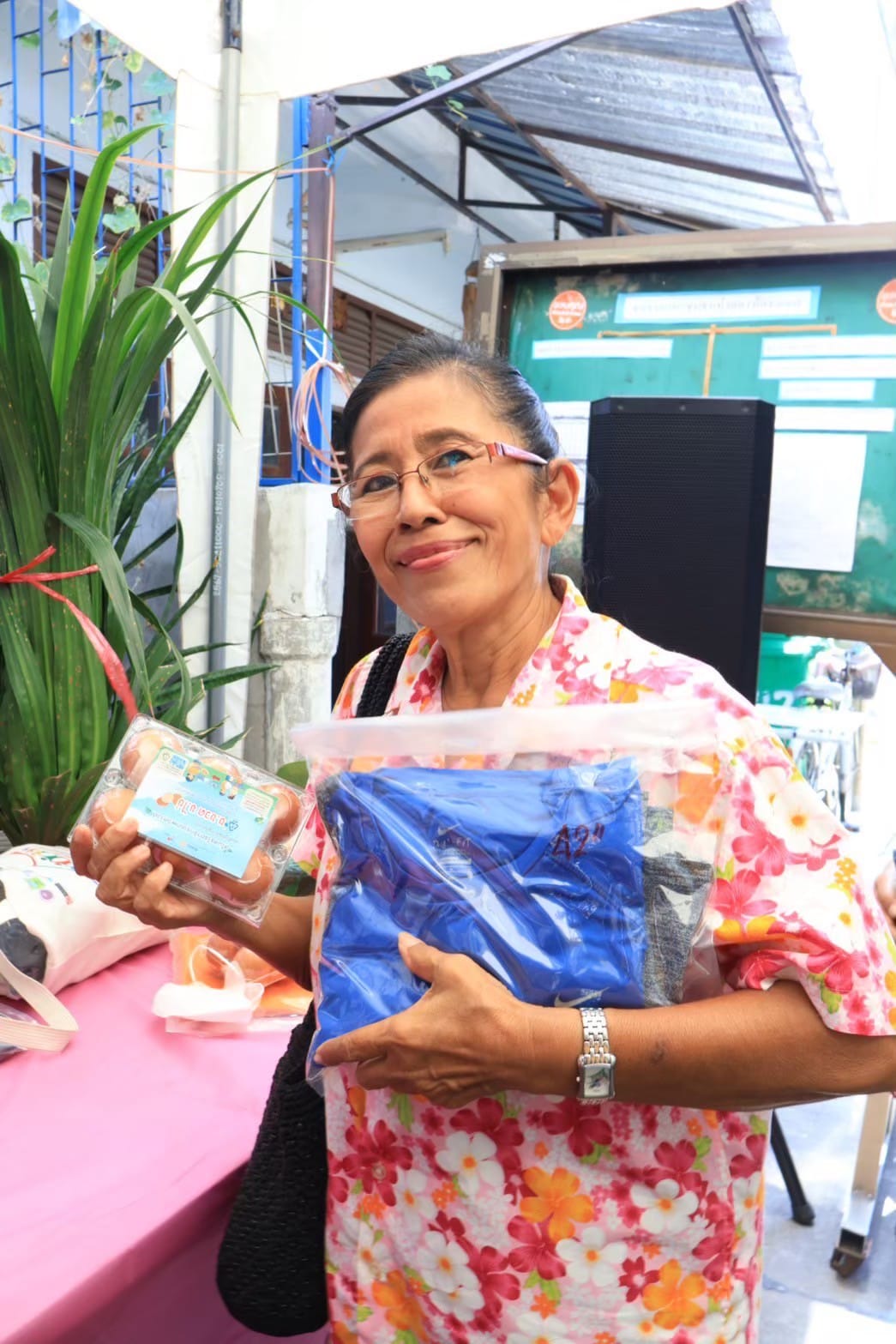 Kho Kai Kho Khuat – Bottles for eggs at Laksi
