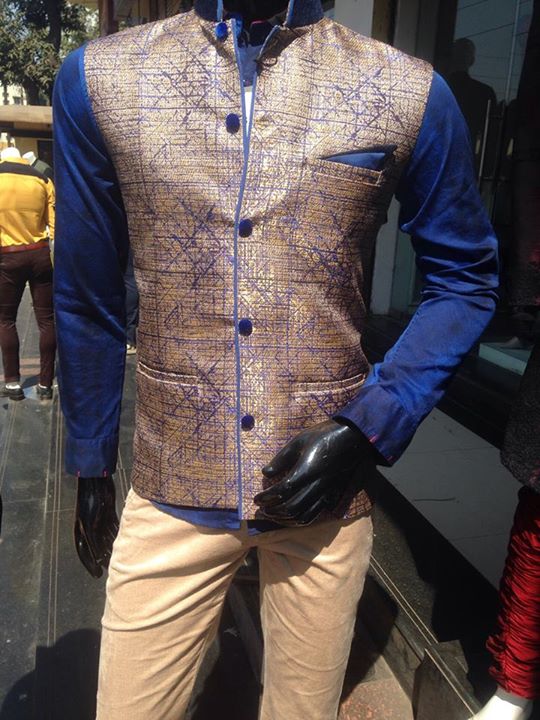 Discounts in Dombivali, Thane on ApparelsTrendy CollectionClothing ShopReadymade Garments