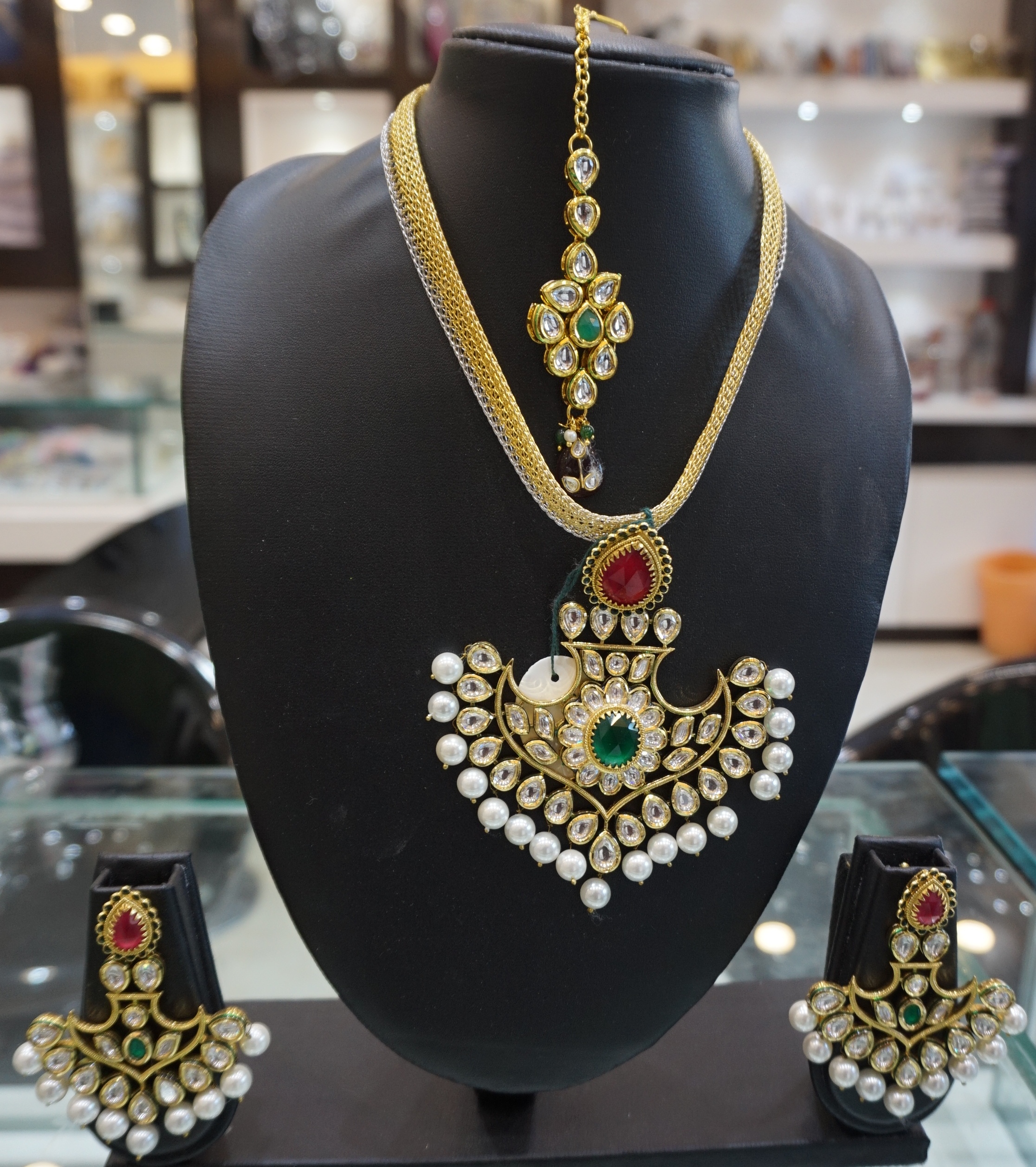 Discounts in Aliganj, Lucknow on JewelleryDiamondSilverGold