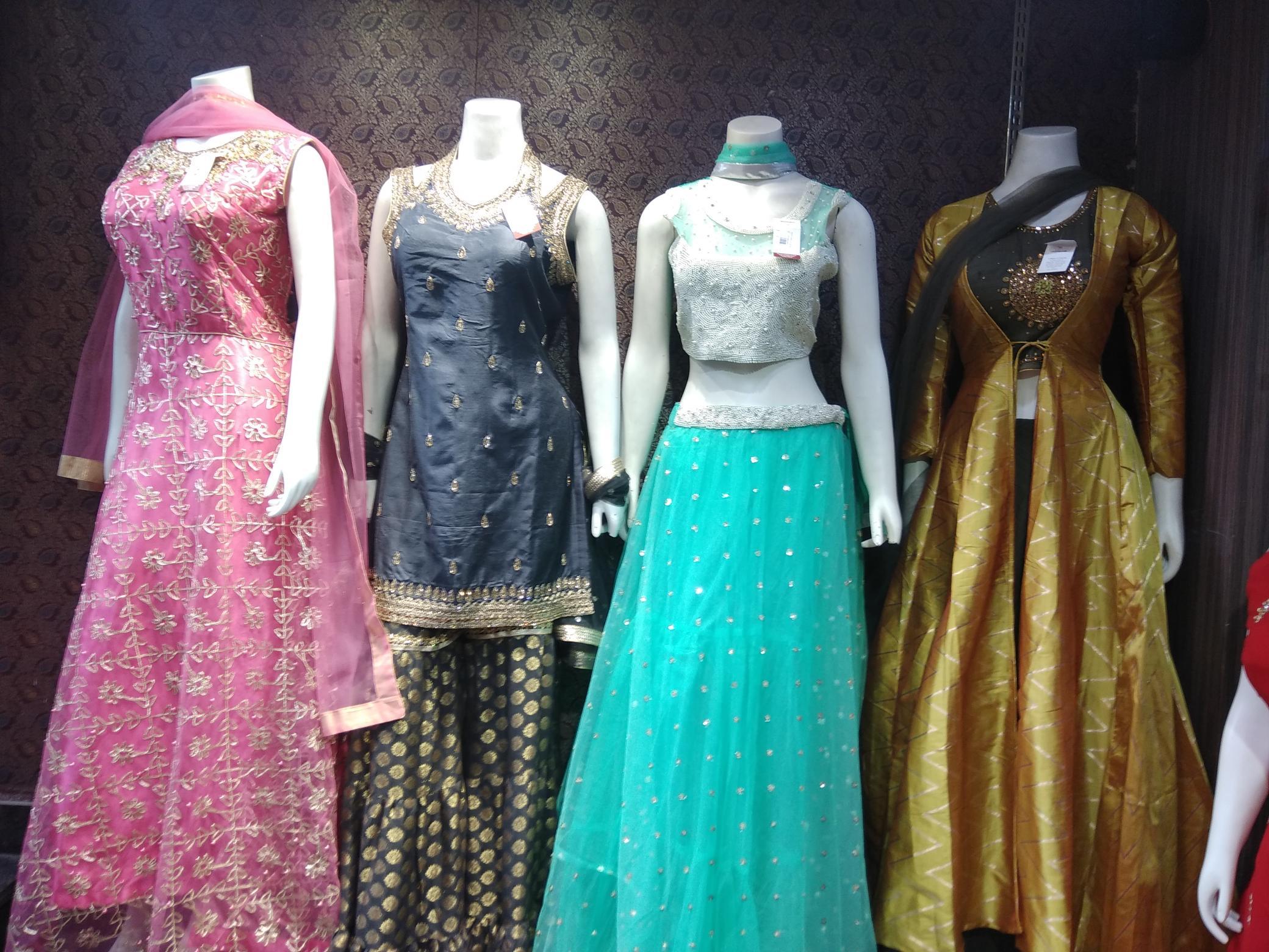 Deals & Discounts in Lajpat Nagar, Delhi on Women's Wear, Designer